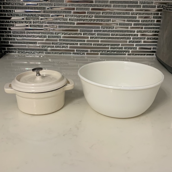 New! Mini Enameled Cast Iron Pot - Picture 8 of 10